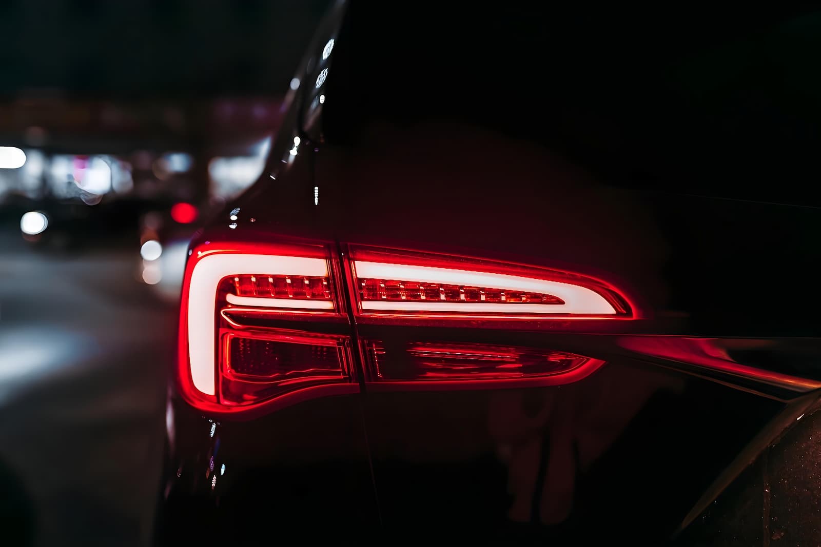 Automotive rear lamps